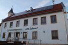 Außenansicht der Alten Schule Obermiethnach