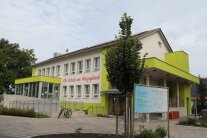 Außenansicht der Tagespflegeeinrichtung „Alte Schule am Herzogbach“ in Buchhofen.