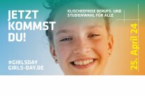 Ein Mädchen lacht auf einem Flyer zum Girls-Day 2024.