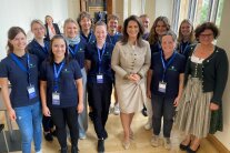 Gruppenfoto der niederbayerischen Delegation mit Staatsministerin Michaela Kaniber in der Bildmitte