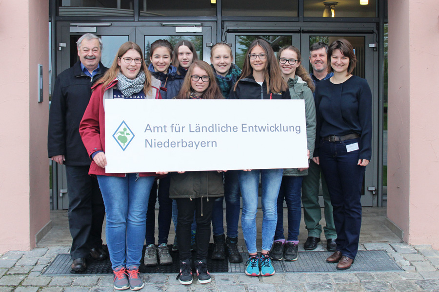 Acht Mädels beim Girls’Day am Amt für Ländliche Entwicklung - StMELF
